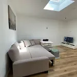 Minos Apartament *